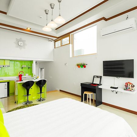 Sea & Pine Pension Namhae Exterior photo