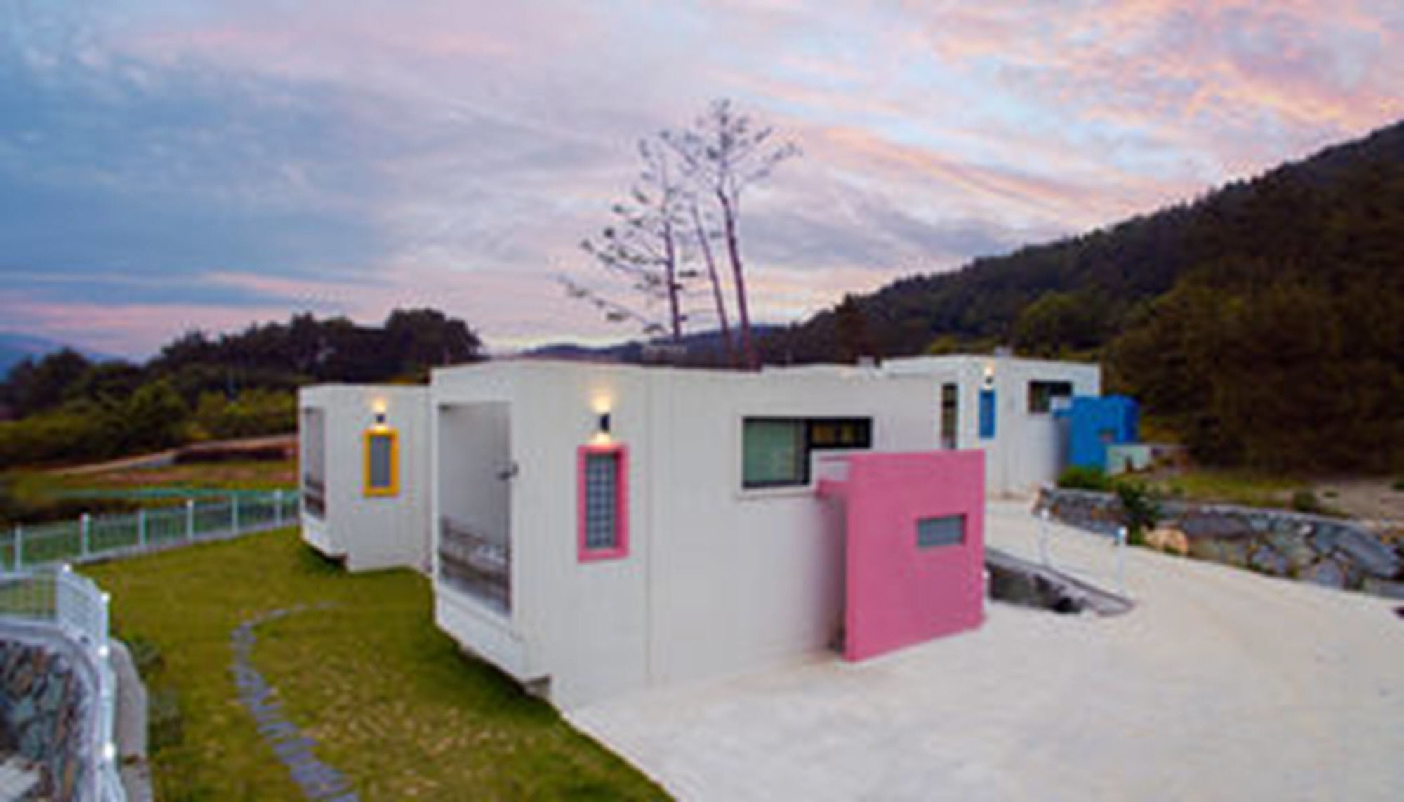 Sea & Pine Pension Namhae Exterior photo